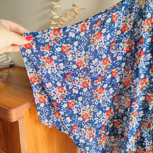 Plus Floral Flowy Sheer Blouse - Picture 11 of 14